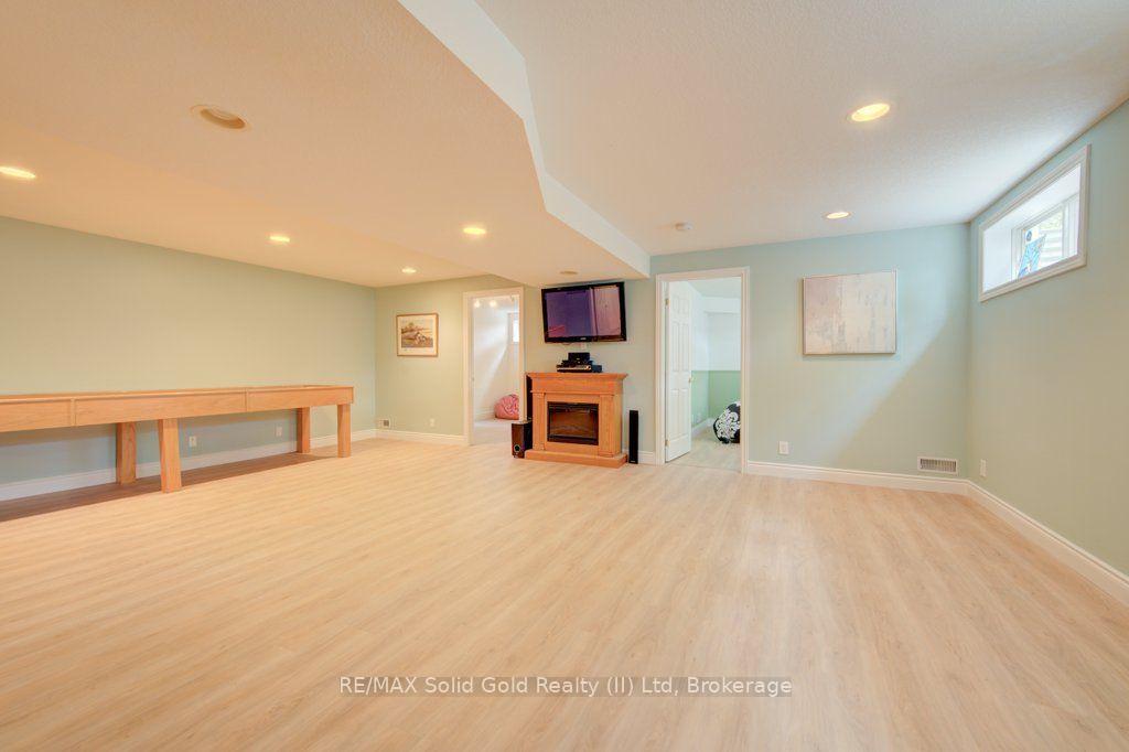 Photo 26 of 330 Lake Louise Boulevard, Waterloo, Conservation Meadows — HOMEH