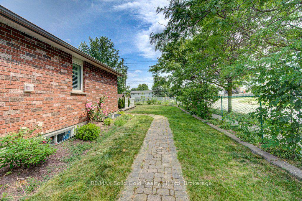 Photo 42 of 330 Lake Louise Boulevard, Waterloo, Conservation Meadows — HOMEH