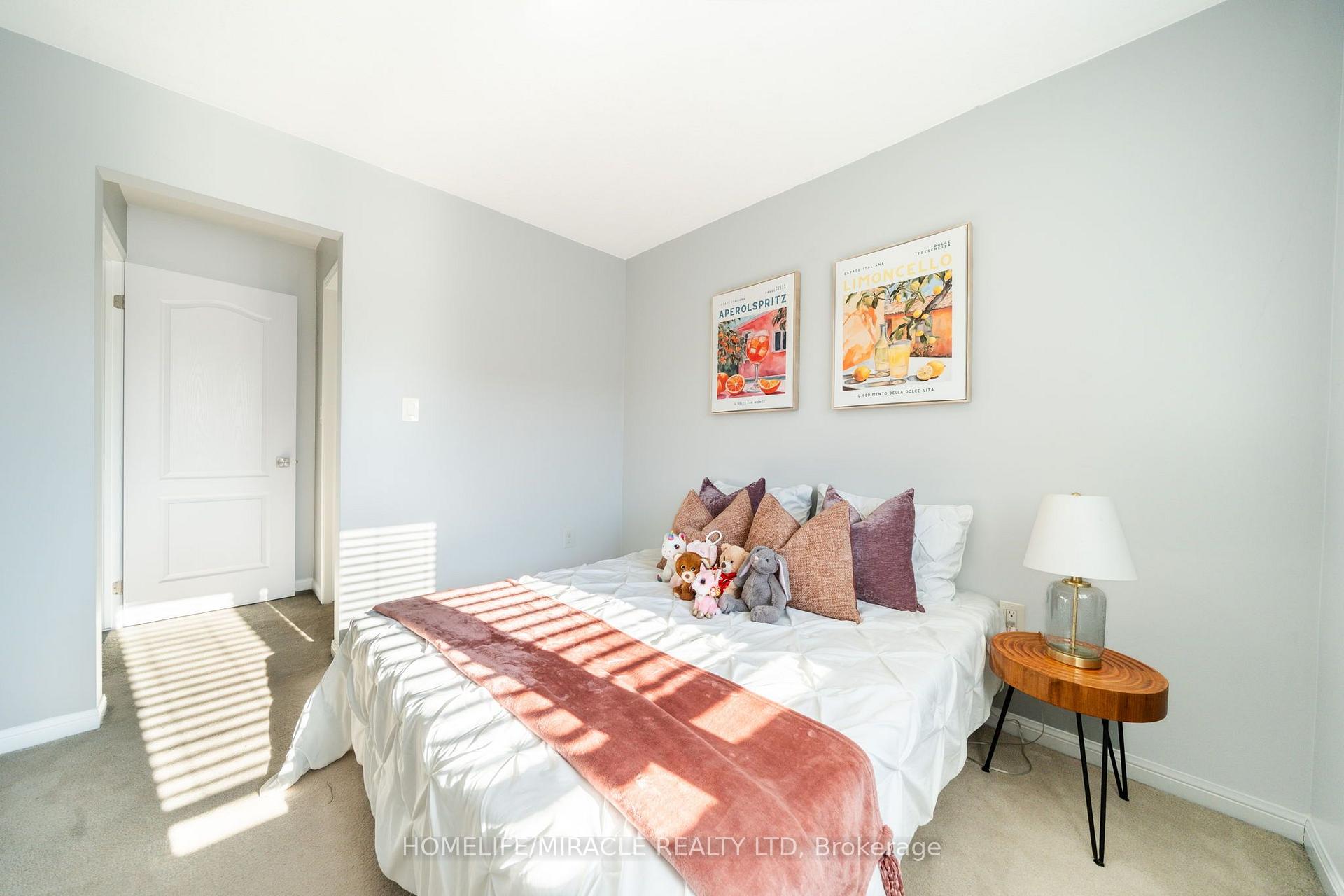 Photo 24 of 151 Baldwin Drive, Cambridge, Silver Heights — HOMEH