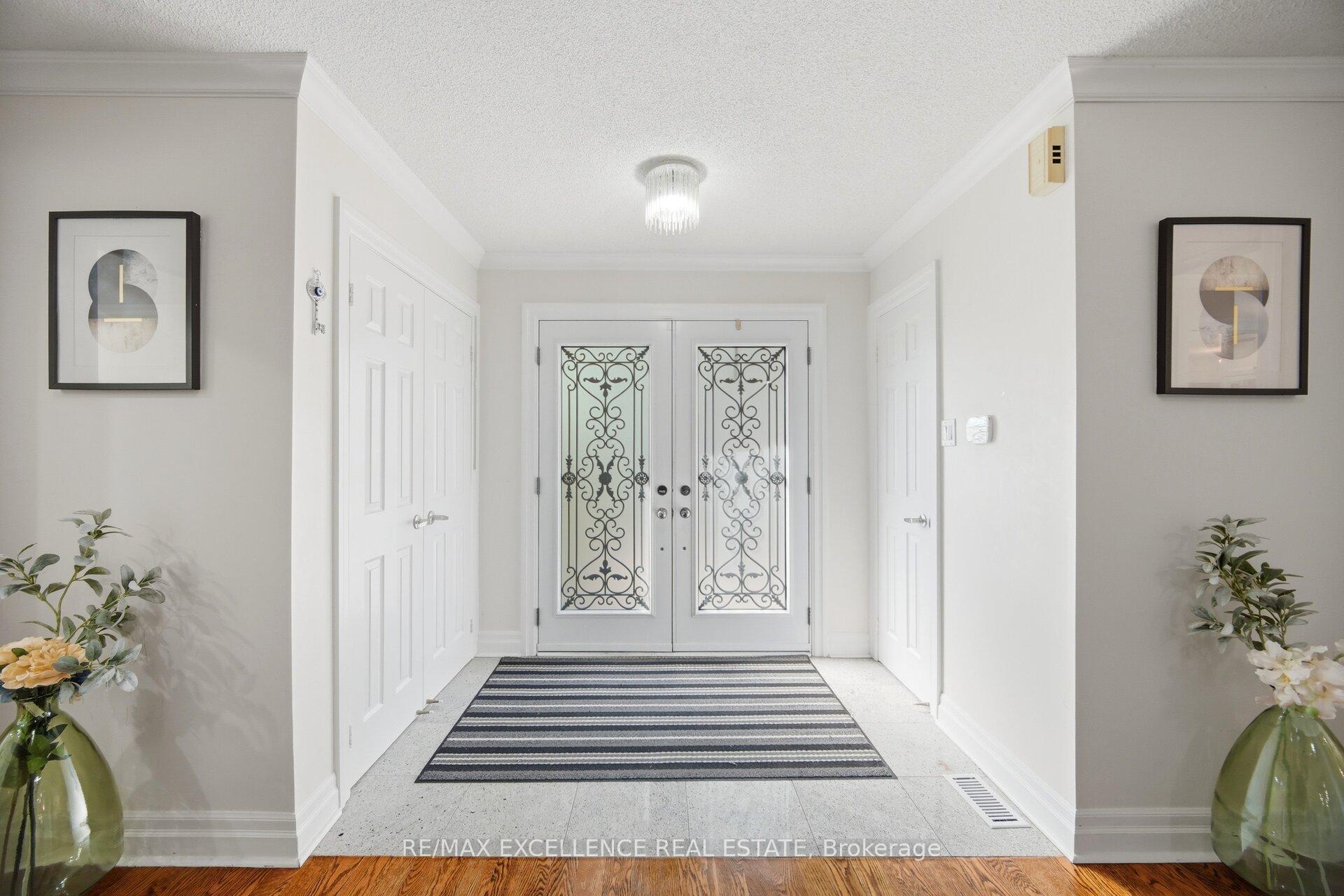 Photo 4 of 28 Ridelle Court, Brampton, Heart Lake West — HOMEH