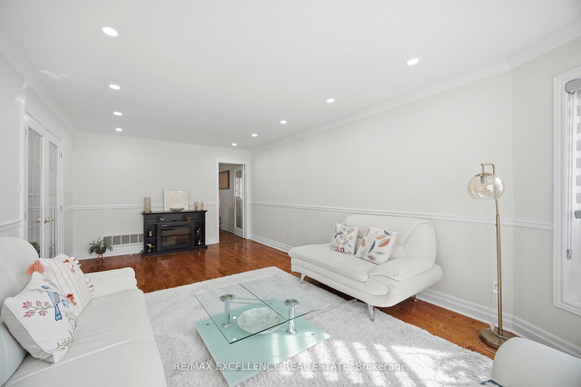 Photo 7 of 28 Ridelle Court, Brampton, Heart Lake West — HOMEH