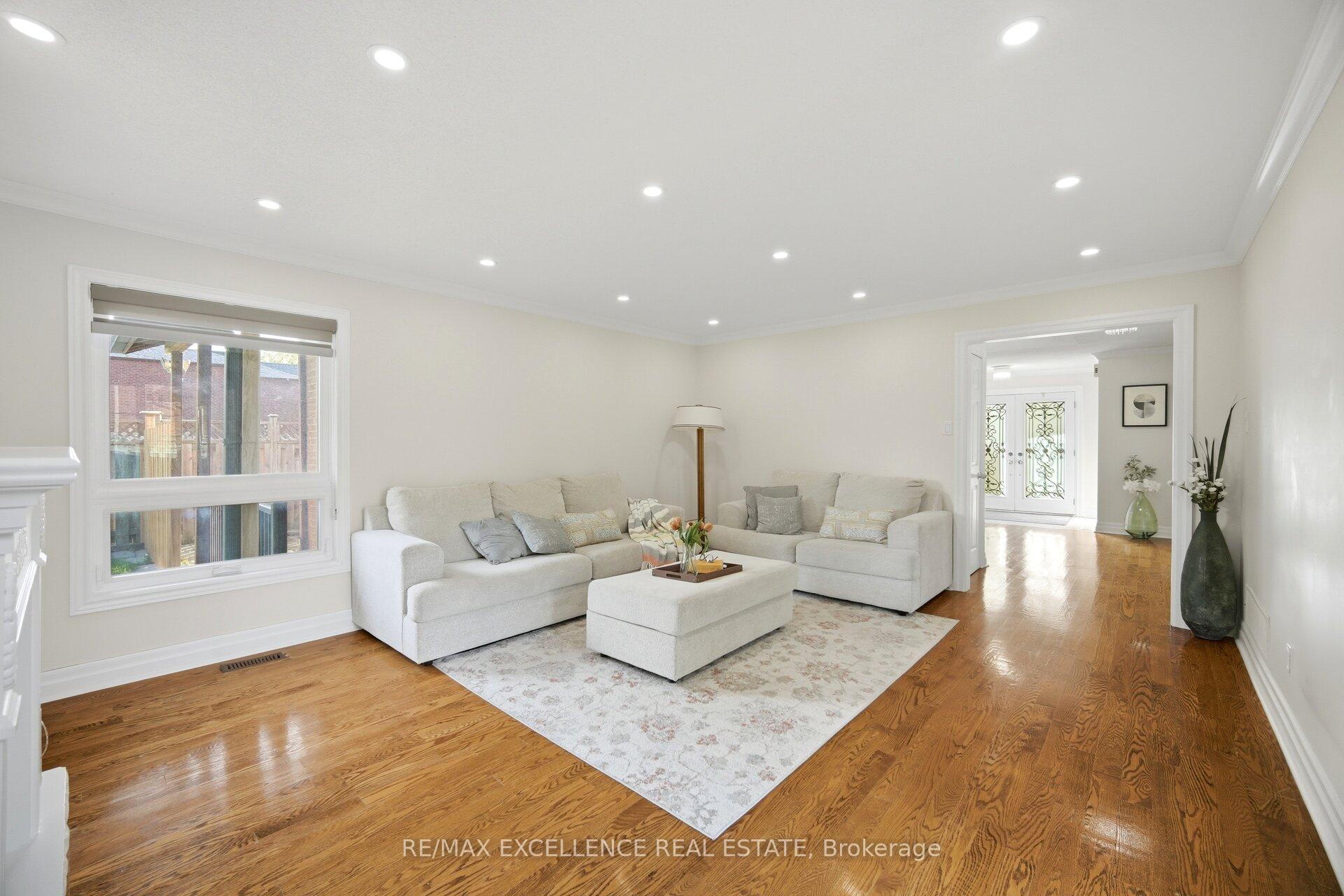Photo 11 of 28 Ridelle Court, Brampton, Heart Lake West — HOMEH