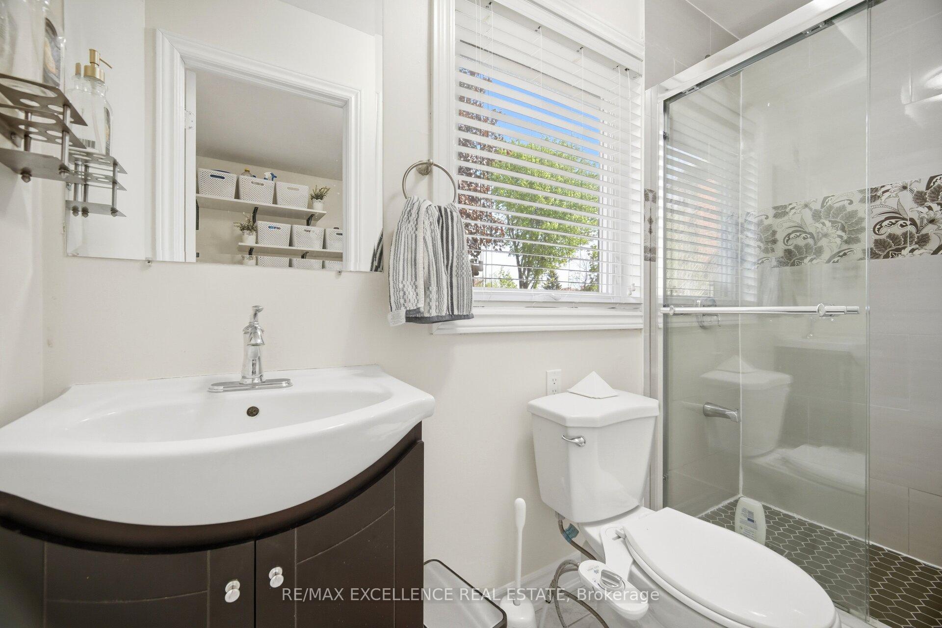 Photo 18 of 28 Ridelle Court, Brampton, Heart Lake West — HOMEH