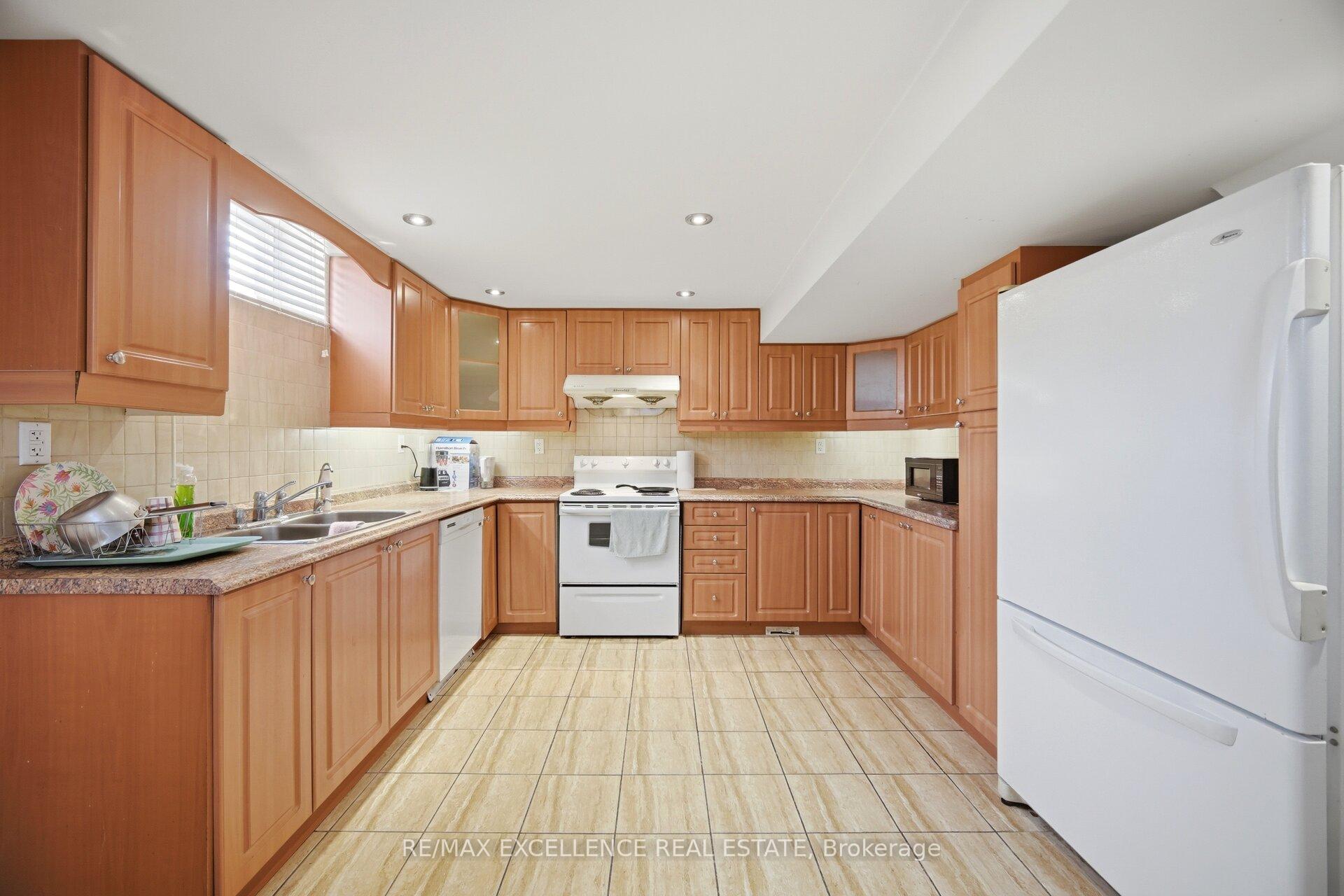 Photo 36 of 28 Ridelle Court, Brampton, Heart Lake West — HOMEH
