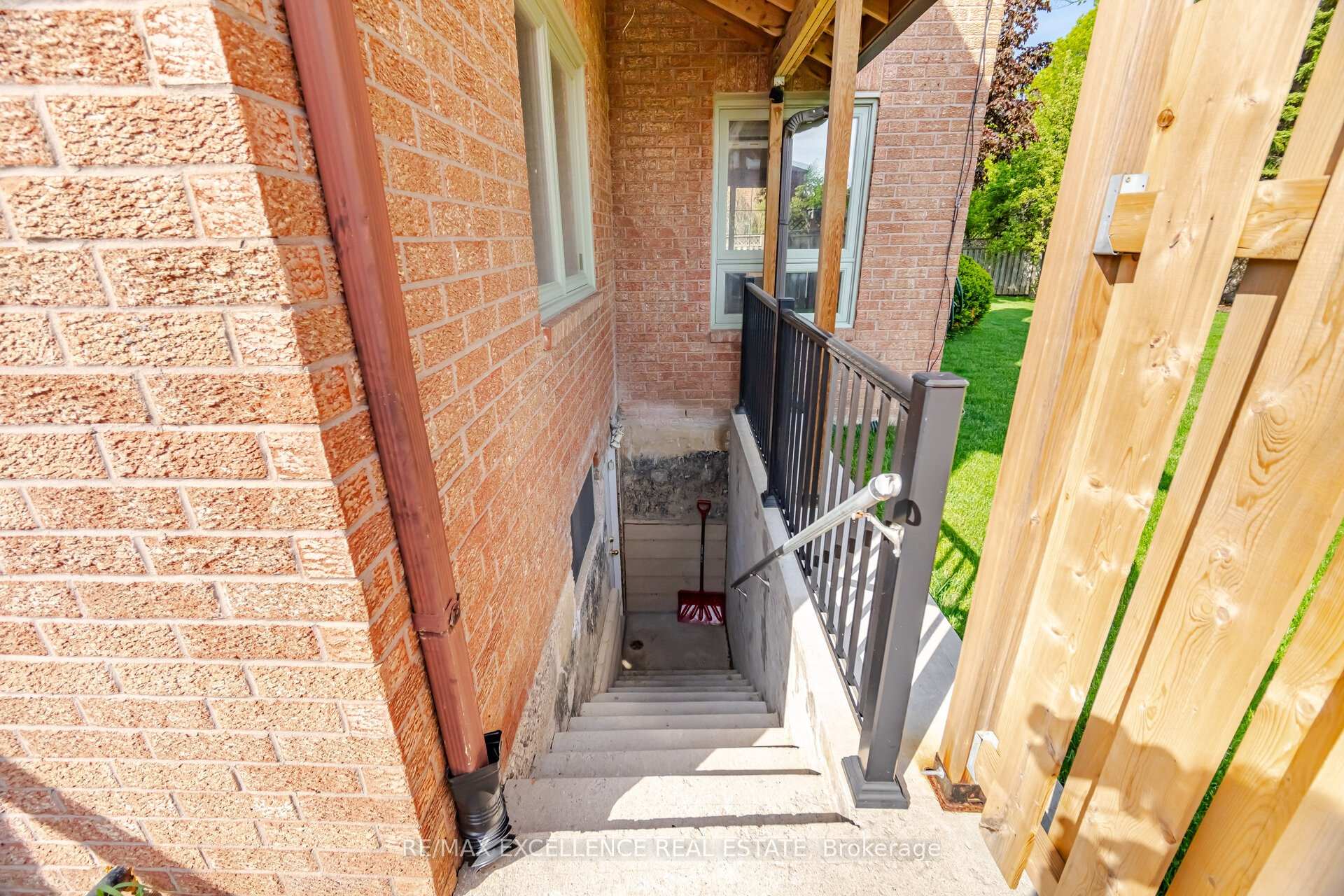 Photo 46 of 28 Ridelle Court, Brampton, Heart Lake West — HOMEH