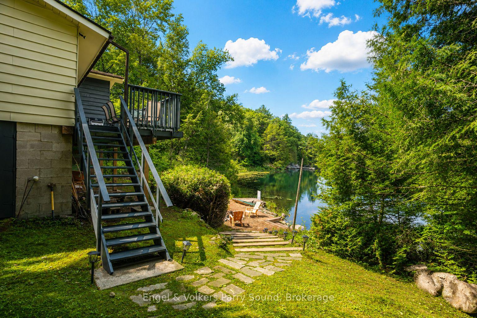Photo 5 of 27 Lower Lane, Seguin — HOMEH
