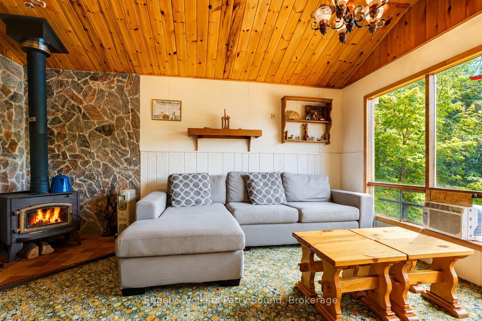 Photo 11 of 27 Lower Lane, Seguin — HOMEH