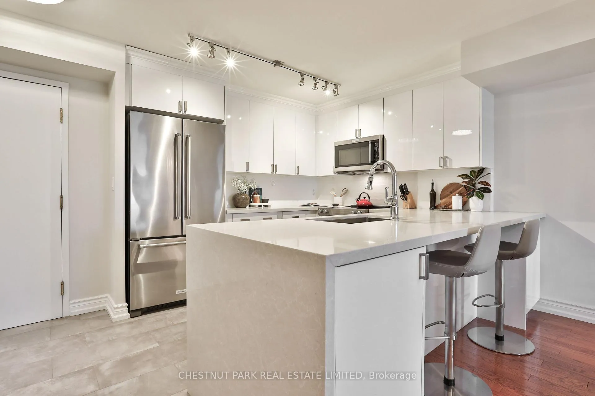 Photo 4 of Unit 716, 1 Balmoral Avenue, Toronto, Yonge-St. Clair — HOMEH