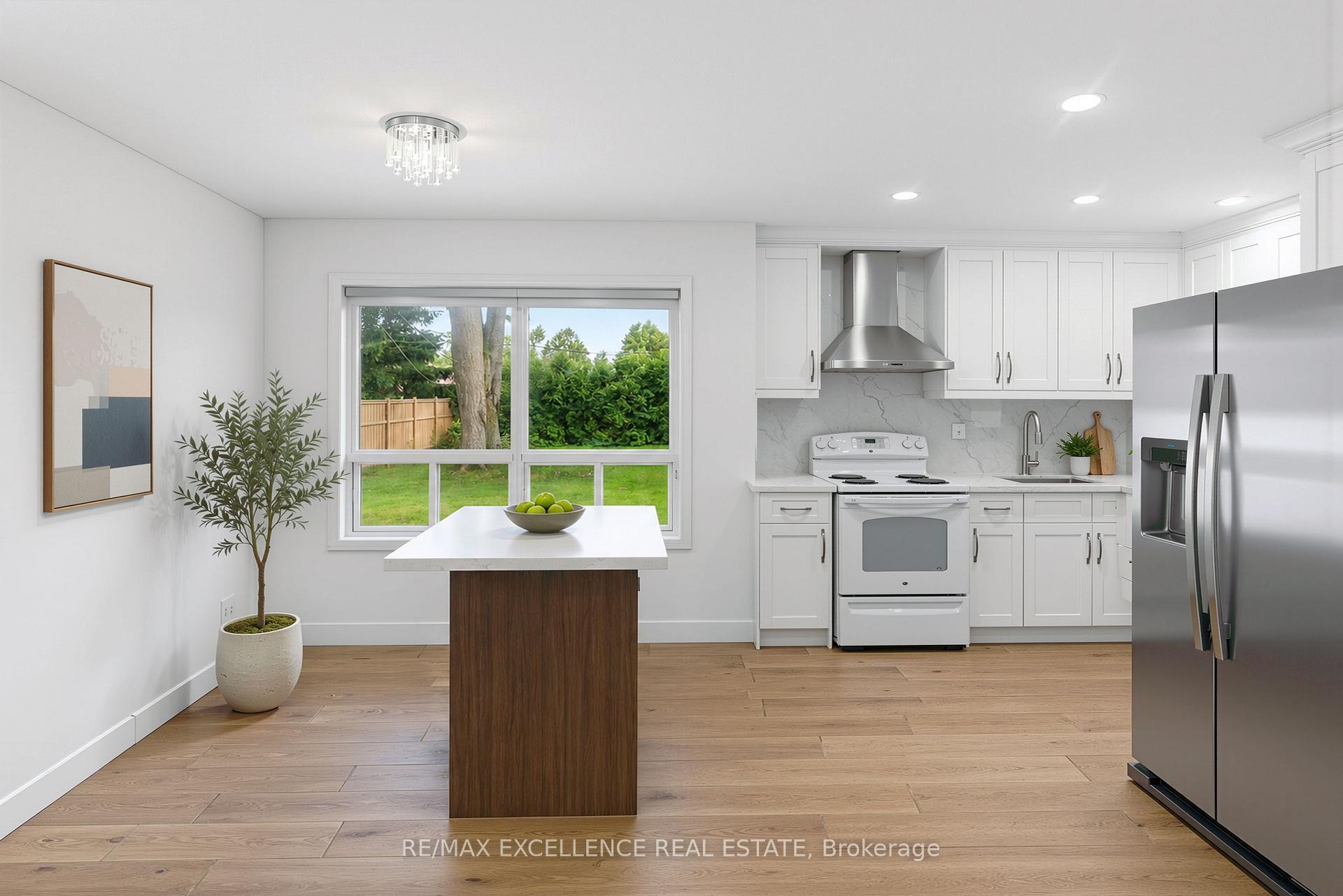 Photo 3 of 1814 Whitehall Drive, London, East H — HOMEH