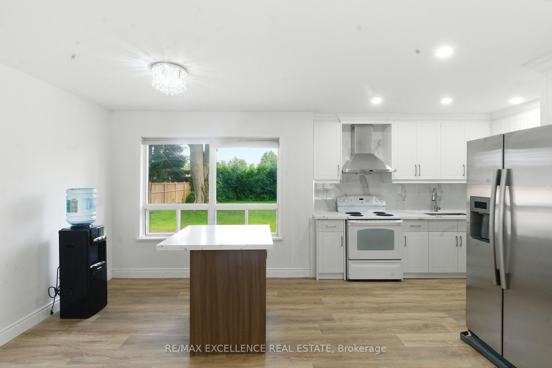 Photo 8 of 1814 Whitehall Drive, London, East H — HOMEH