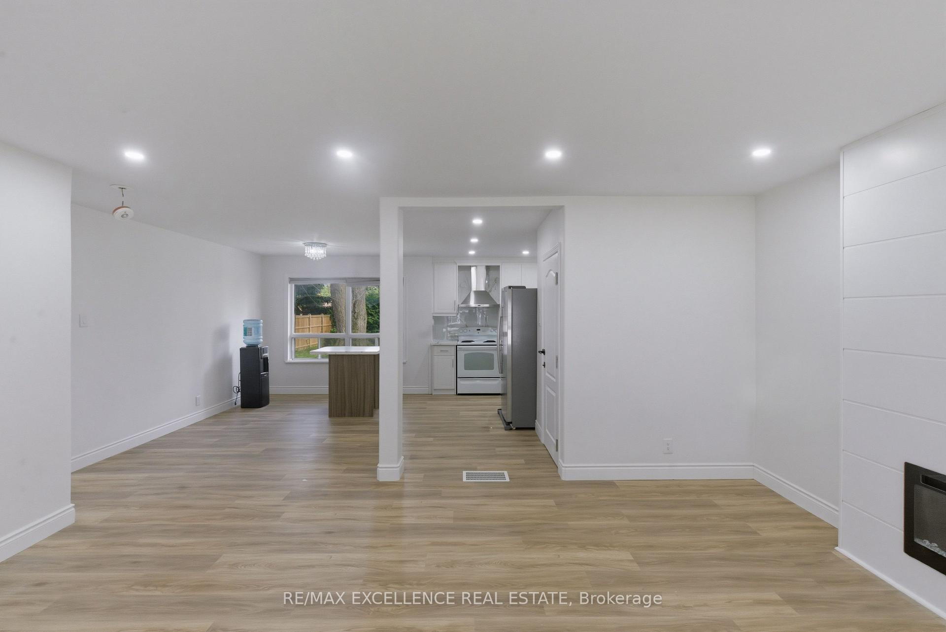 Photo 9 of 1814 Whitehall Drive, London, East H — HOMEH
