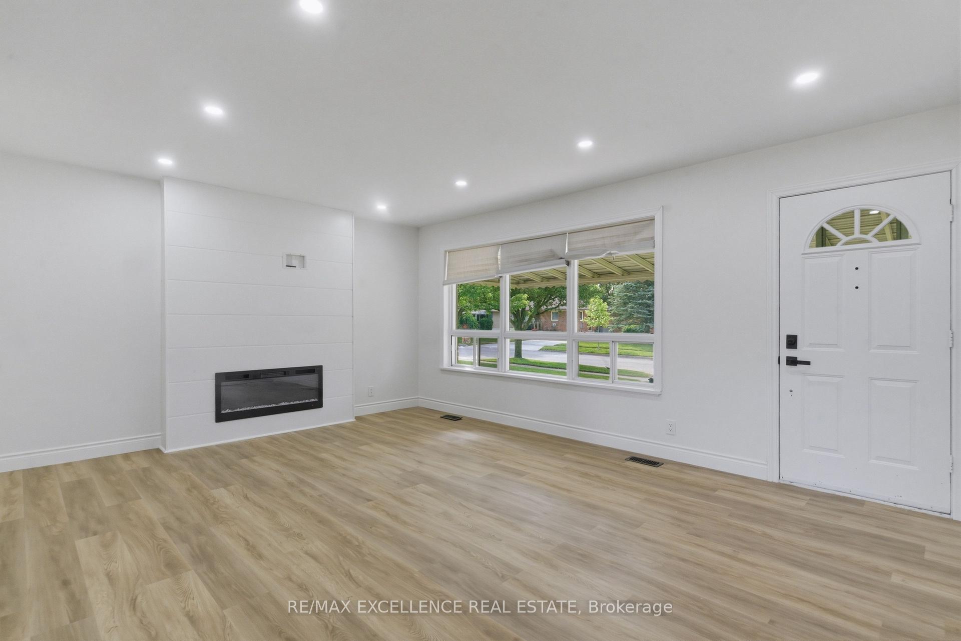 Photo 11 of 1814 Whitehall Drive, London, East H — HOMEH