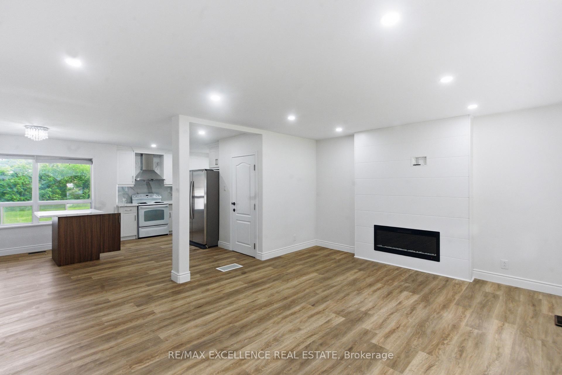 Photo 12 of 1814 Whitehall Drive, London, East H — HOMEH