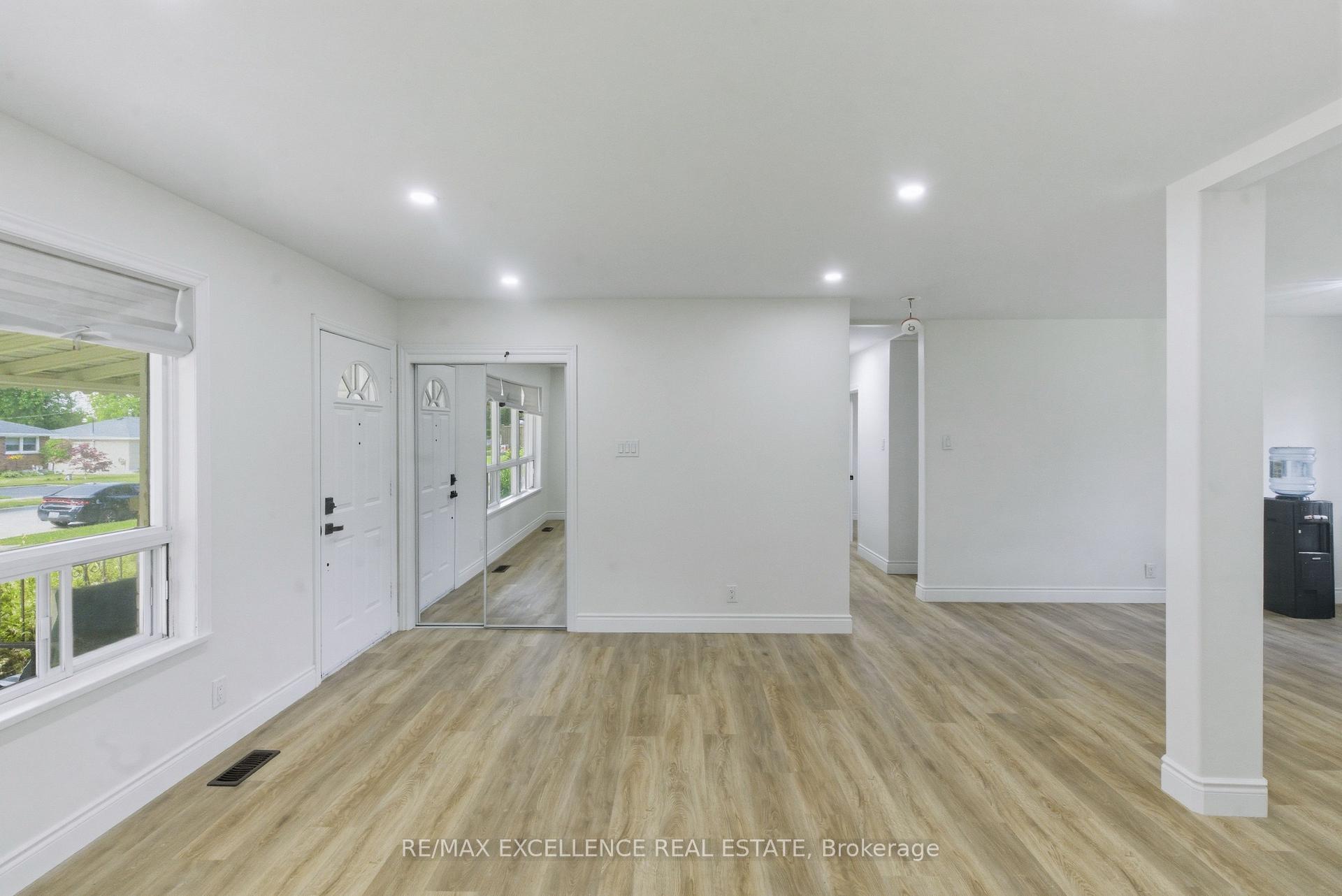 Photo 13 of 1814 Whitehall Drive, London, East H — HOMEH