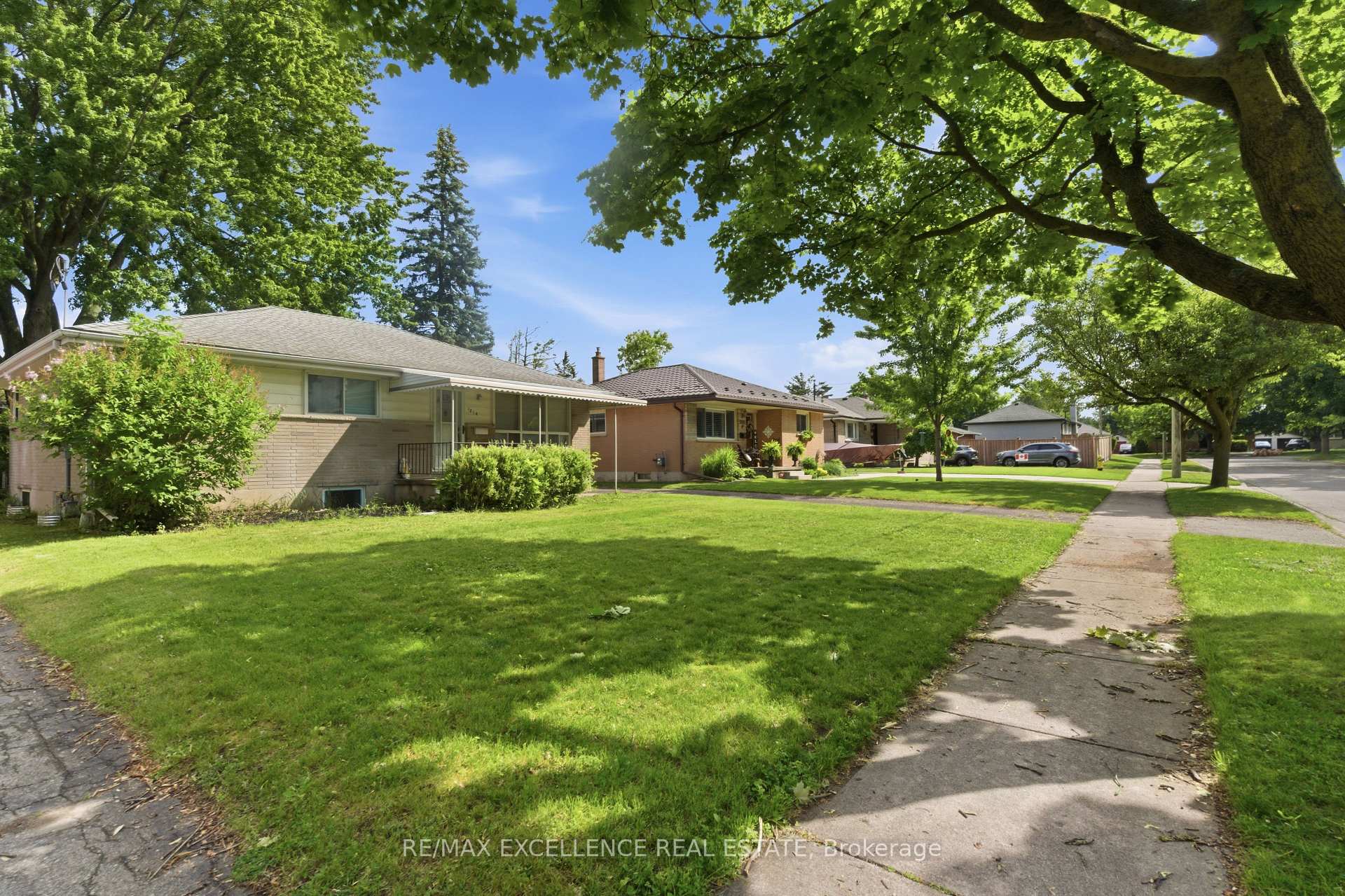 Photo 27 of 1814 Whitehall Drive, London, East H — HOMEH