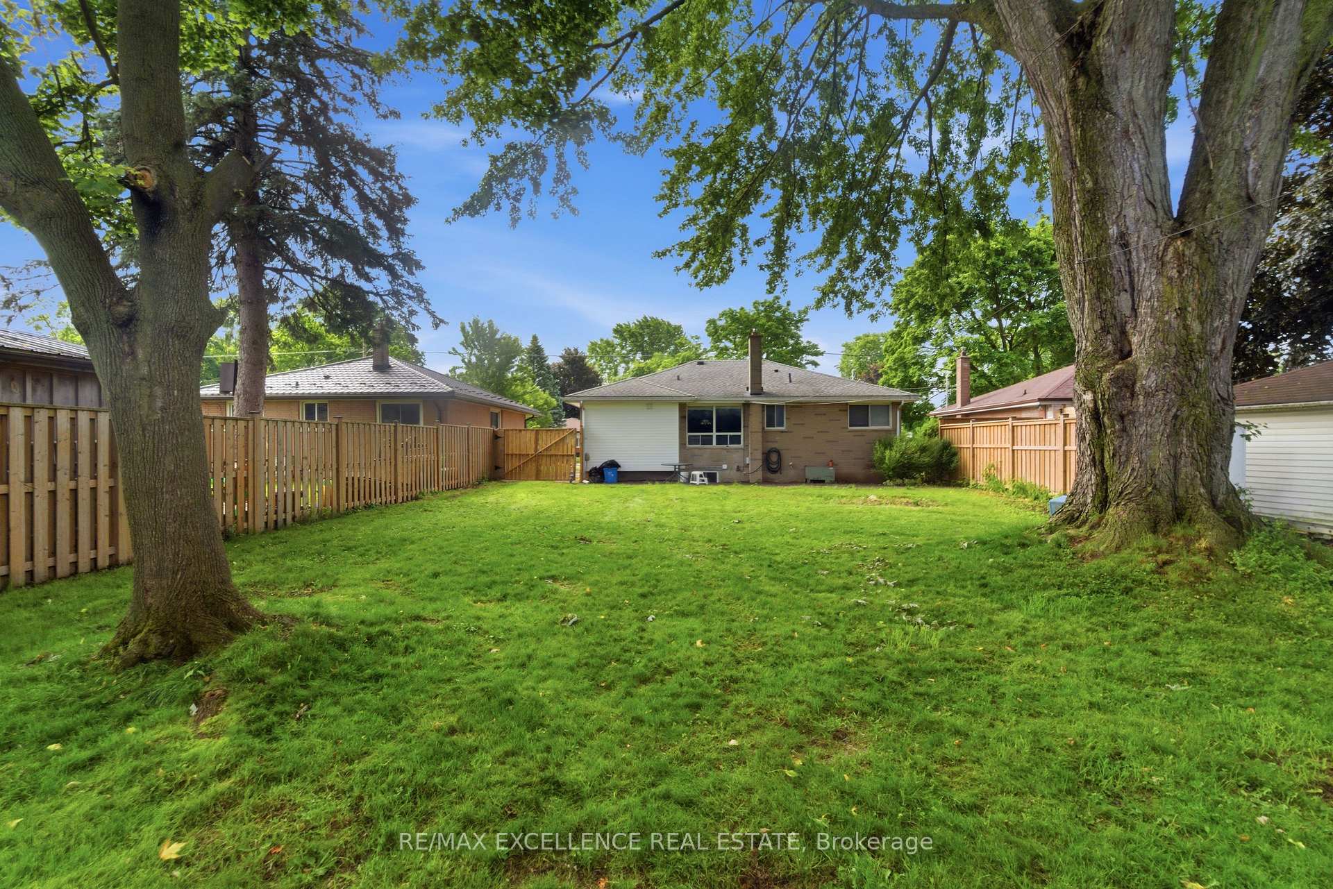 Photo 29 of 1814 Whitehall Drive, London, East H — HOMEH