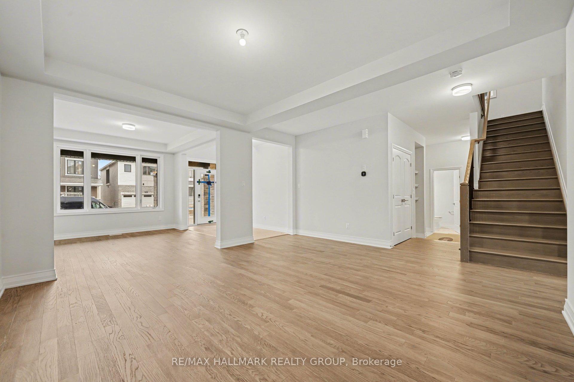 Photo 5 of 122 Viburnum Terrace, Ottawa, Goulbourn Twp From Franktown Rd/South To Rideau — HOMEH