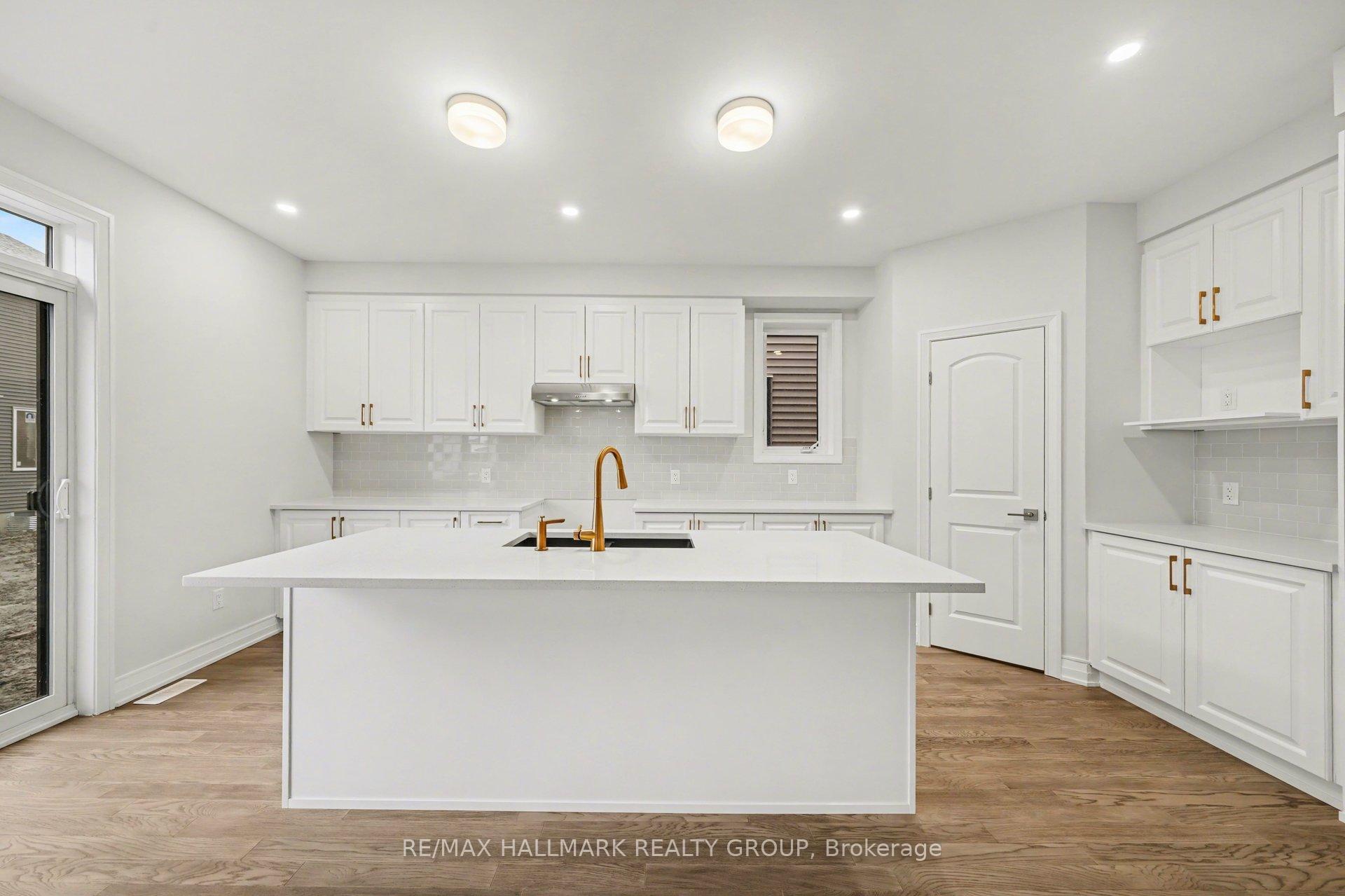 Photo 7 of 122 Viburnum Terrace, Ottawa, Goulbourn Twp From Franktown Rd/South To Rideau — HOMEH
