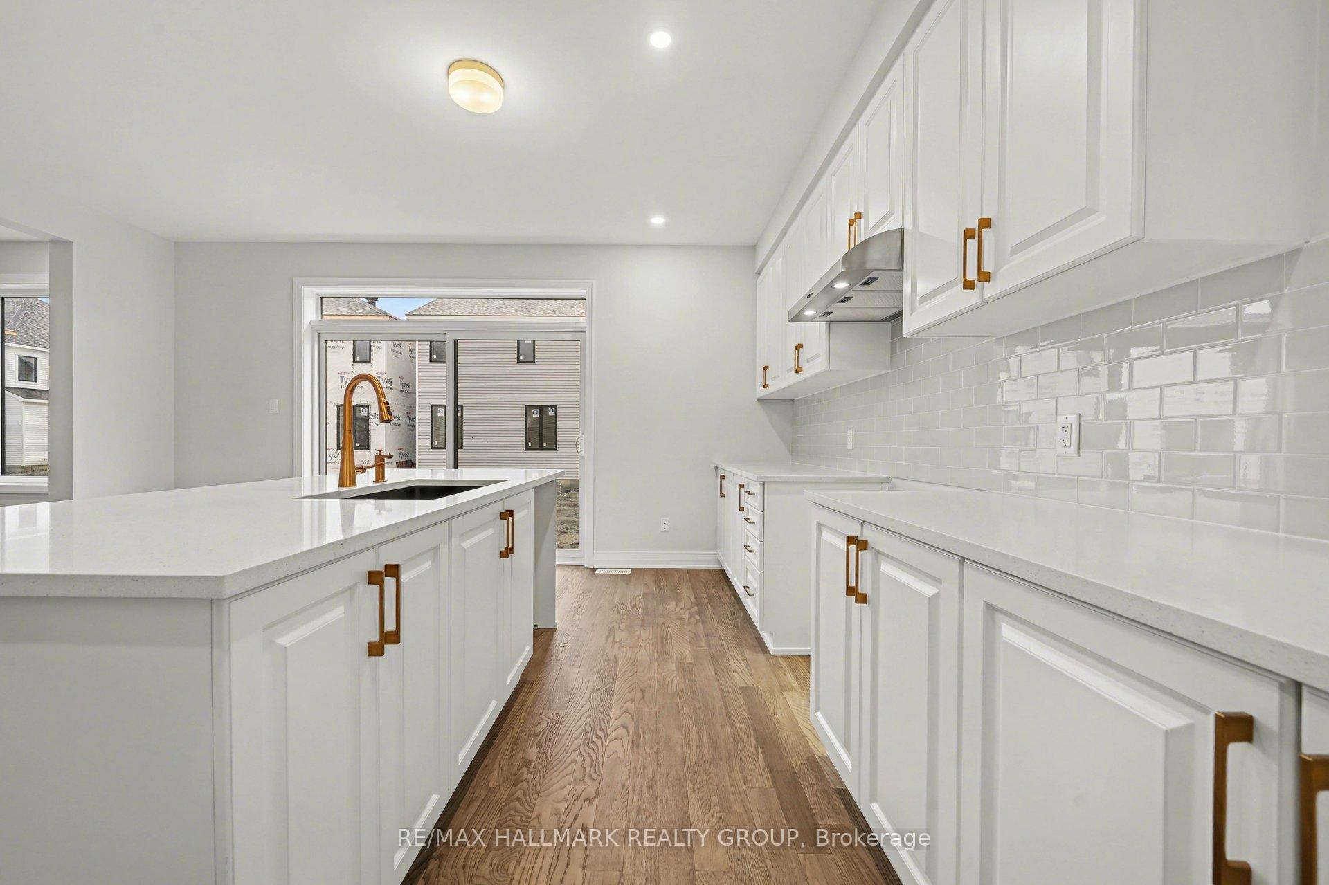 Photo 10 of 122 Viburnum Terrace, Ottawa, Goulbourn Twp From Franktown Rd/South To Rideau — HOMEH