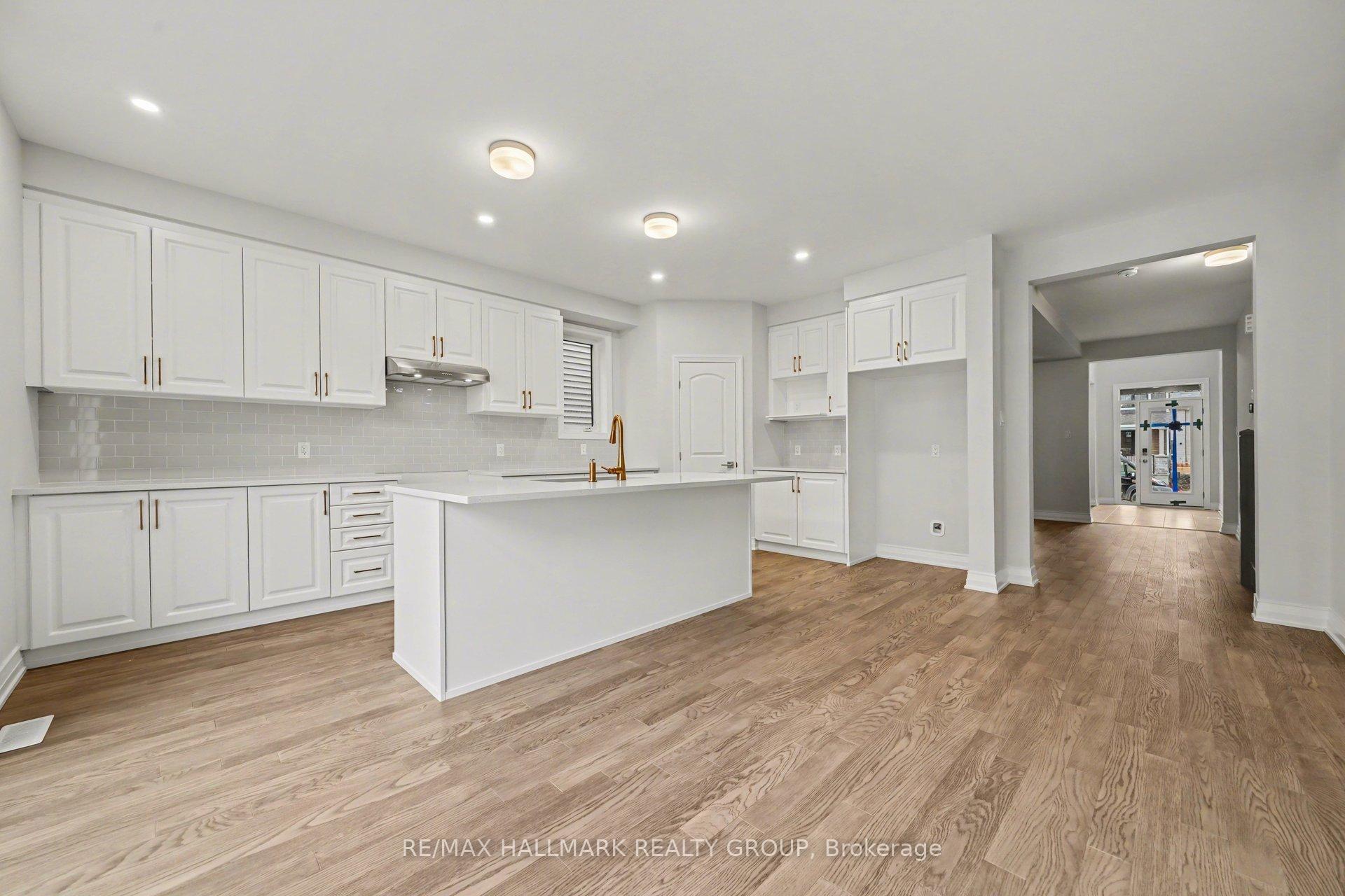 Photo 11 of 122 Viburnum Terrace, Ottawa, Goulbourn Twp From Franktown Rd/South To Rideau — HOMEH