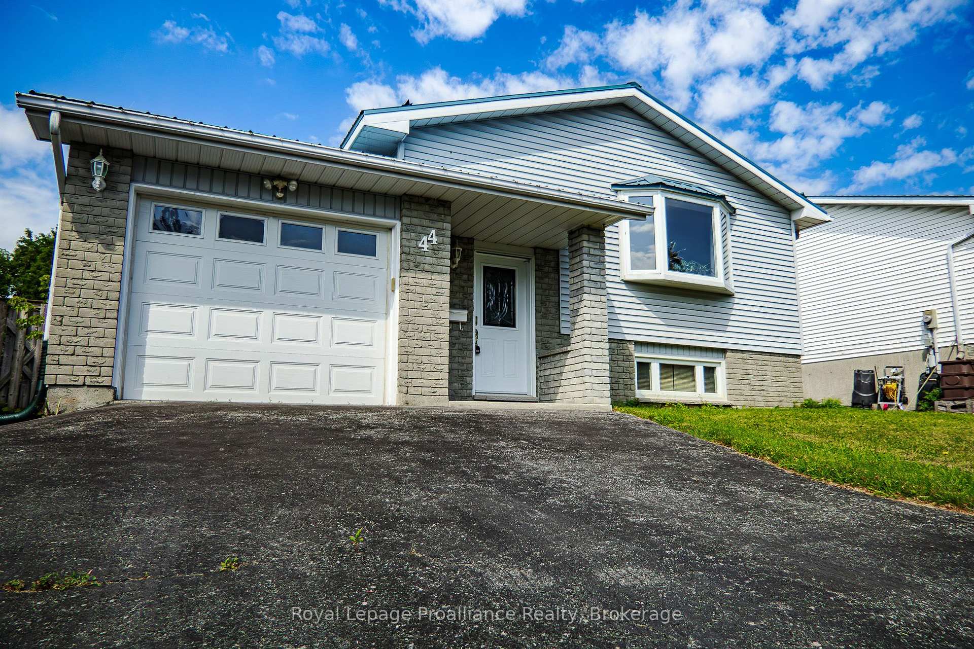 Photo 1 of 44 Ireland Drive, Quinte West, Trenton Ward — HOMEH