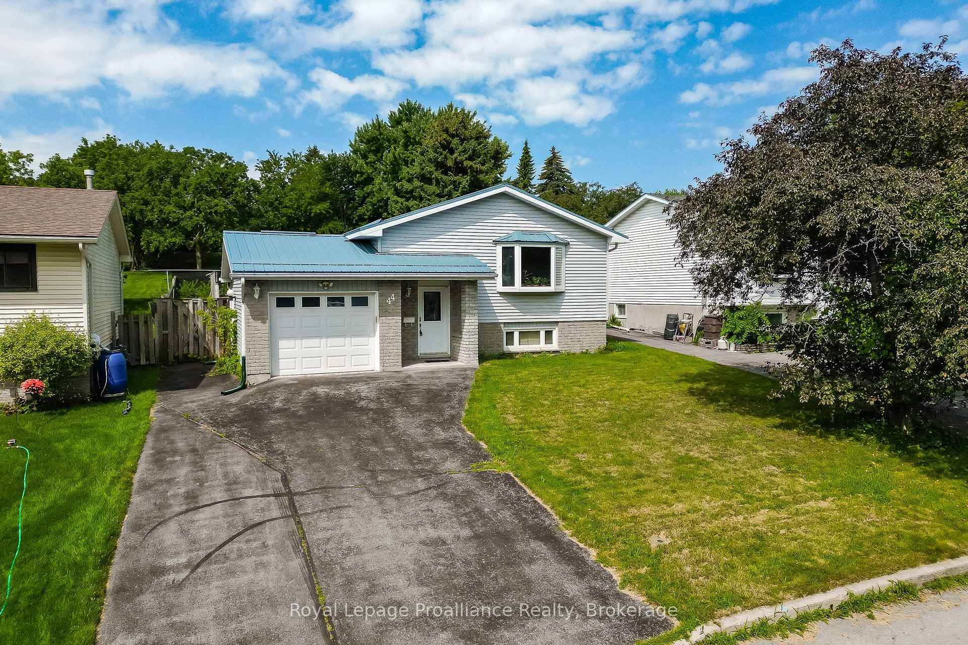 Photo 2 of 44 Ireland Drive, Quinte West, Trenton Ward — HOMEH