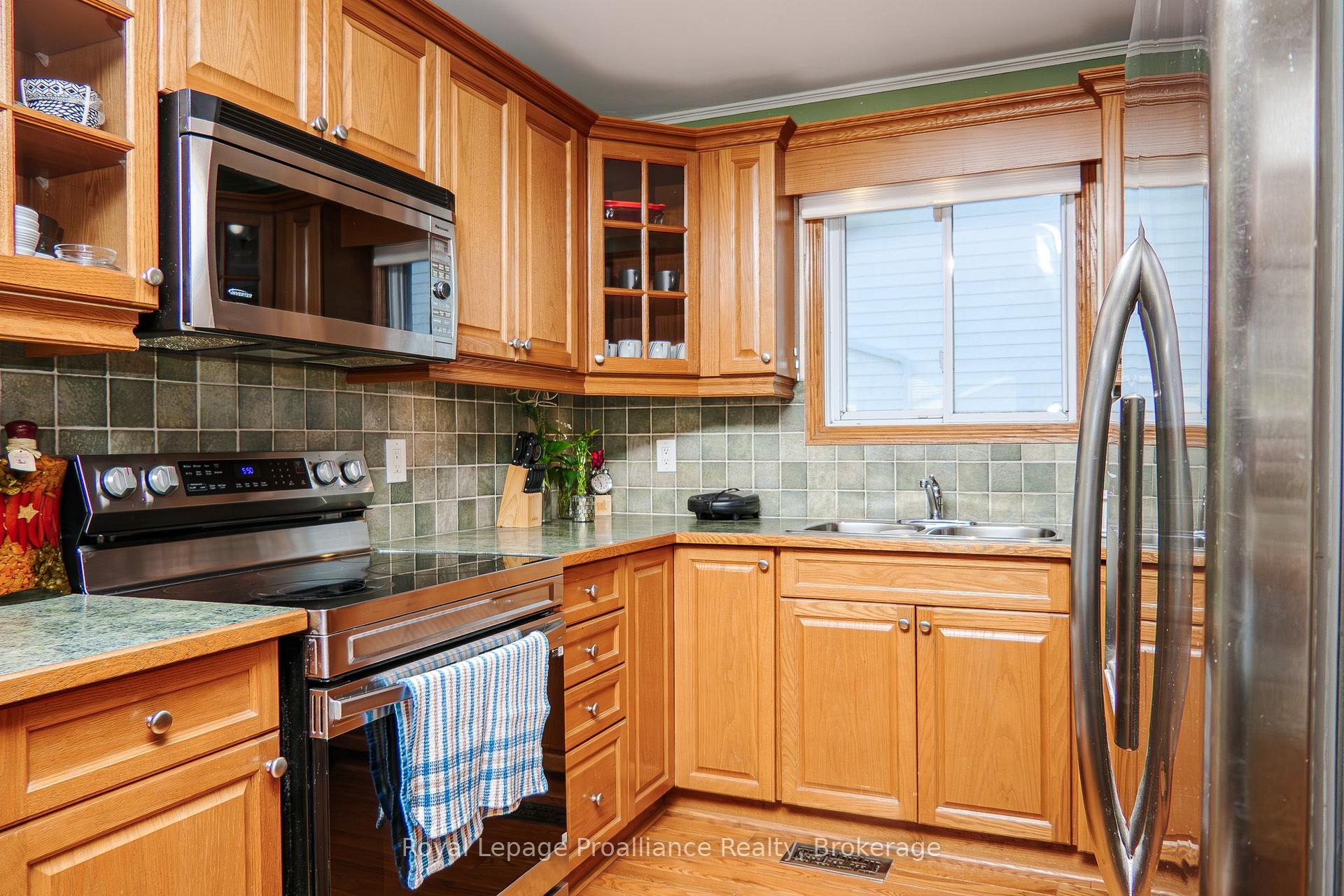 Photo 5 of 44 Ireland Drive, Quinte West, Trenton Ward — HOMEH
