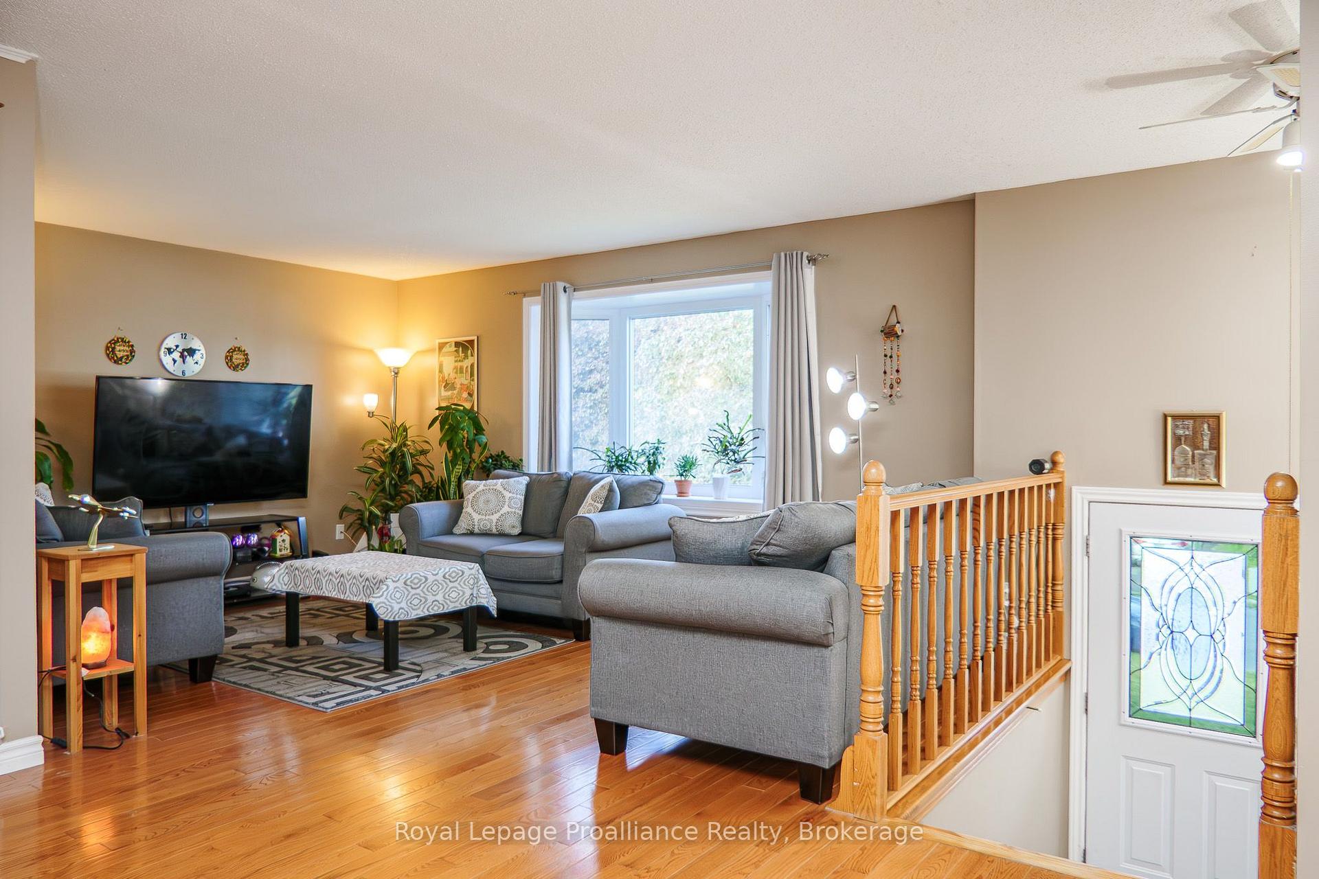 Photo 13 of 44 Ireland Drive, Quinte West, Trenton Ward — HOMEH