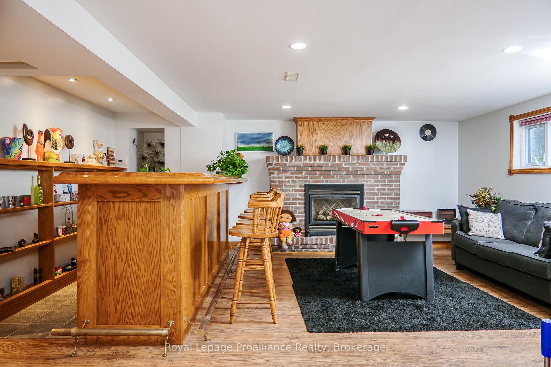 Photo 25 of 44 Ireland Drive, Quinte West, Trenton Ward — HOMEH