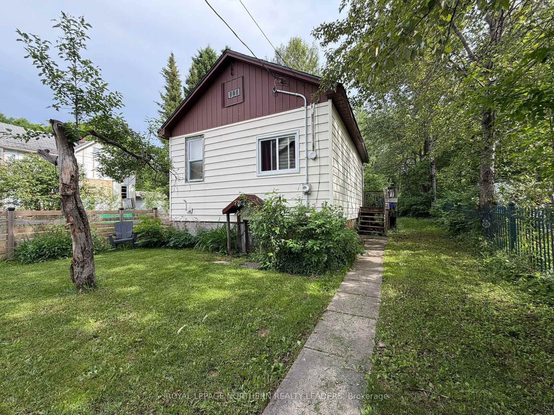Photo 20 of 104 Fourth Avenue, Timmins, SCH - Main Area — HOMEH