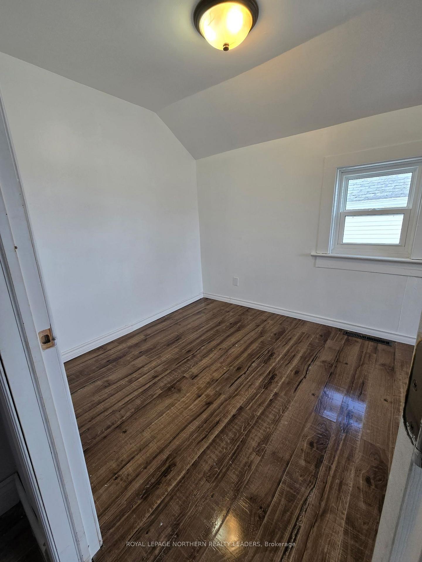Photo 6 of 104 Fourth Avenue, Timmins, SCH - Main Area — HOMEH