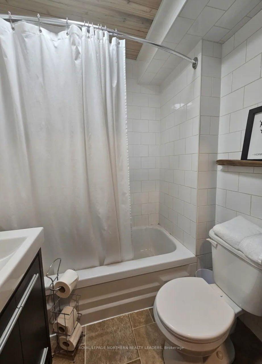 Photo 14 of 104 Fourth Avenue, Timmins, SCH - Main Area — HOMEH