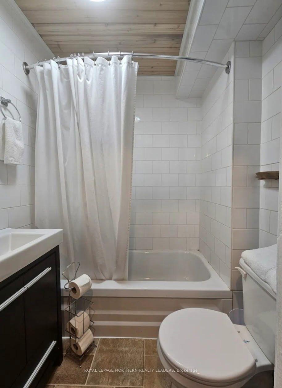 Photo 15 of 104 Fourth Avenue, Timmins, SCH - Main Area — HOMEH