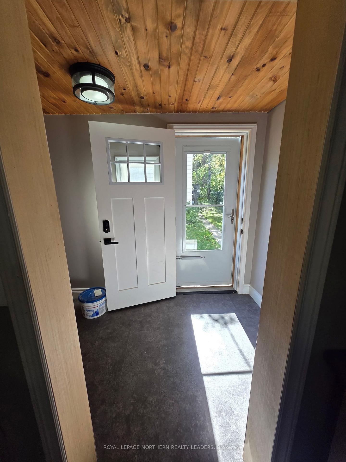 Photo 17 of 104 Fourth Avenue, Timmins, SCH - Main Area — HOMEH