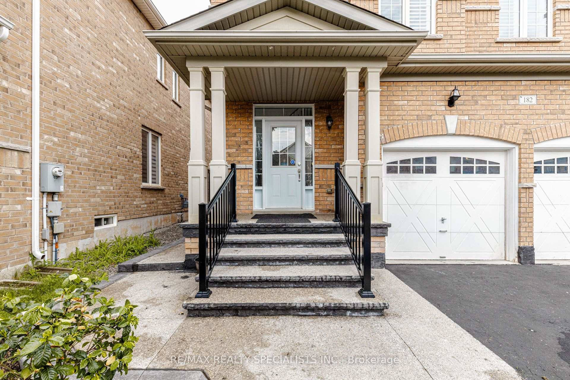 Photo 3 of 182 Allegro Drive, Brampton, Credit Valley — HOMEH