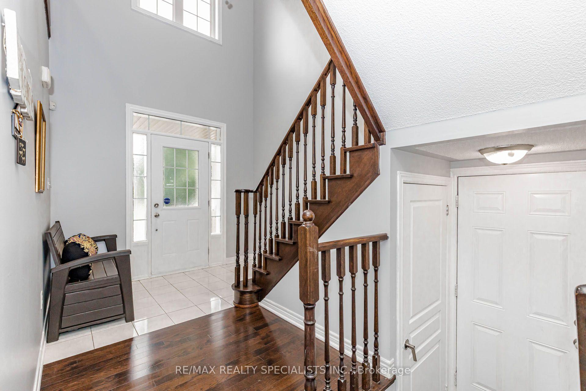 Photo 5 of 182 Allegro Drive, Brampton, Credit Valley — HOMEH