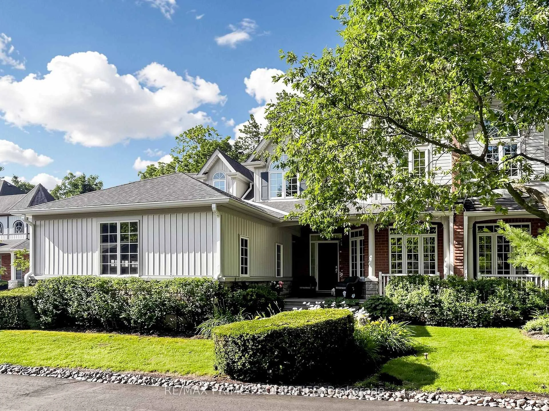 Photo 4 of Unit 18, 11 Berczy Creek Way, Markham, Cachet — HOMEH
