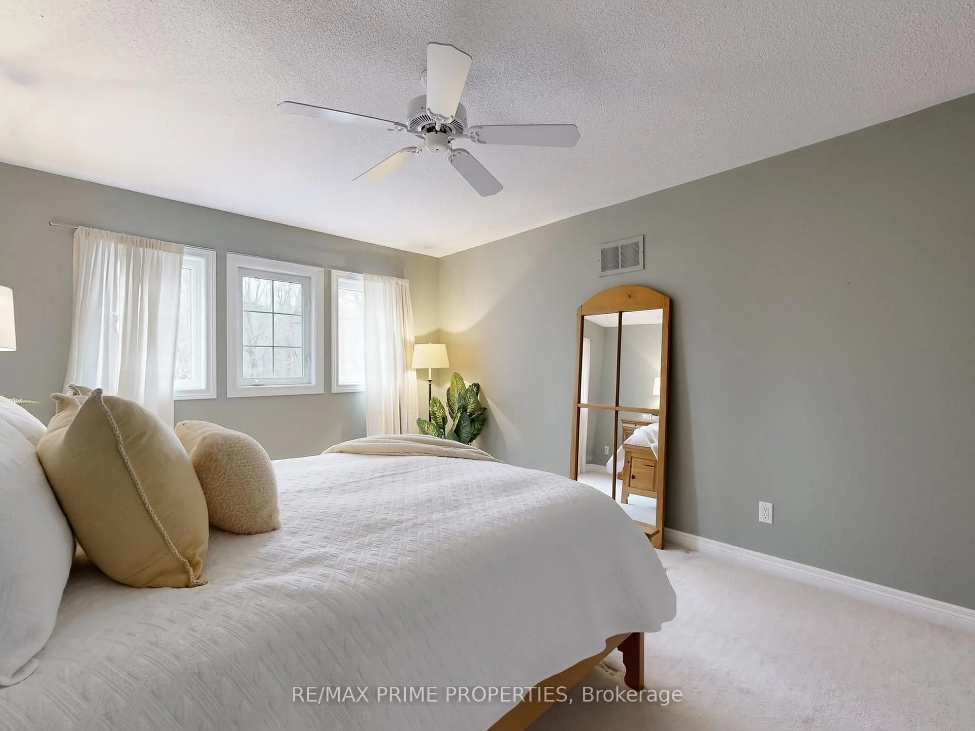 Photo 11 of Unit 18, 11 Berczy Creek Way, Markham, Cachet — HOMEH
