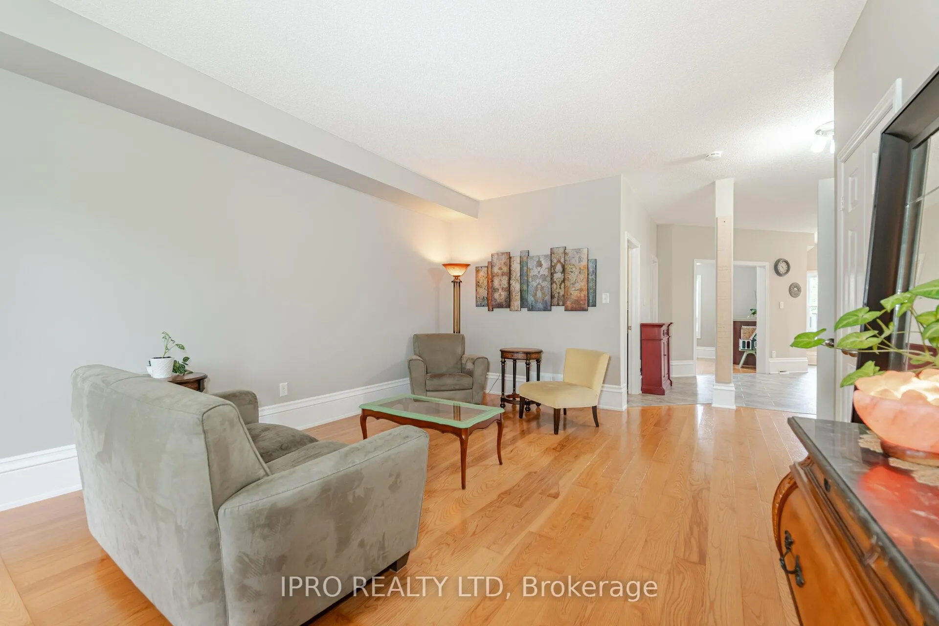 Photo 3 of 82 Joseph Crescent, Barrie, Painswick South — HOMEH