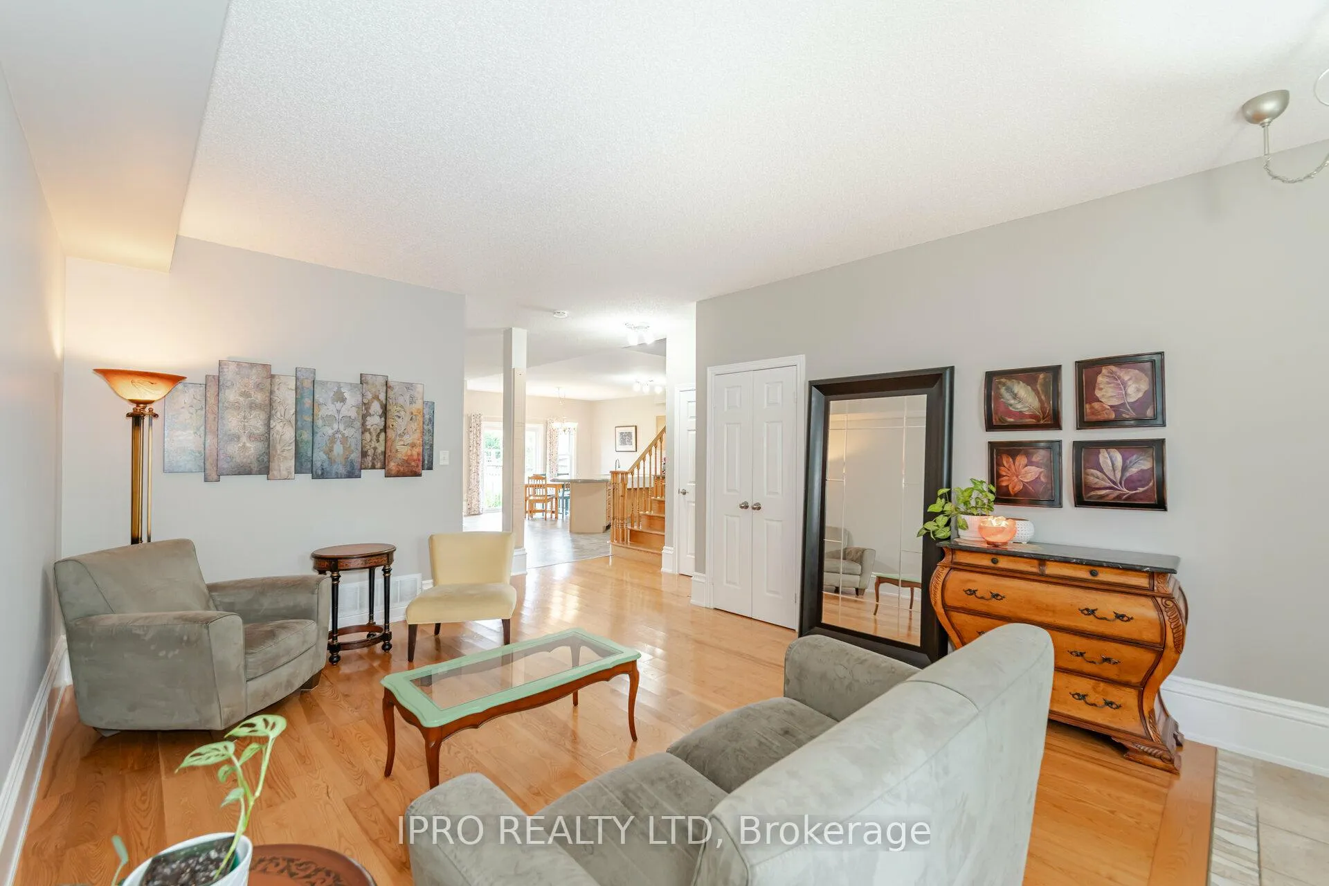 Photo 4 of 82 Joseph Crescent, Barrie, Painswick South — HOMEH