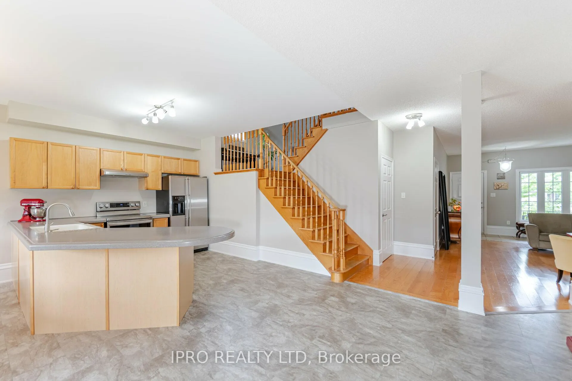Photo 5 of 82 Joseph Crescent, Barrie, Painswick South — HOMEH