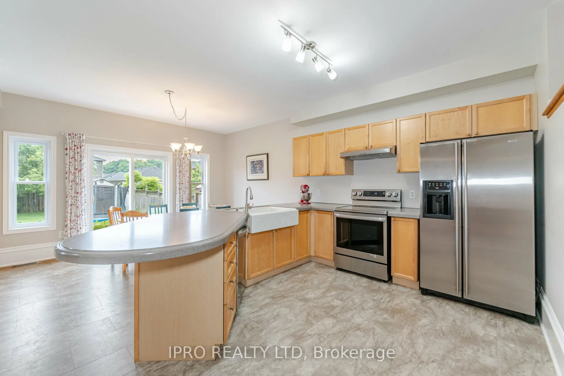 Photo 7 of 82 Joseph Crescent, Barrie, Painswick South — HOMEH