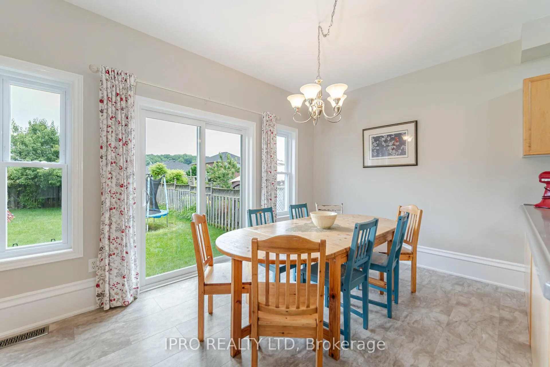 Photo 8 of 82 Joseph Crescent, Barrie, Painswick South — HOMEH