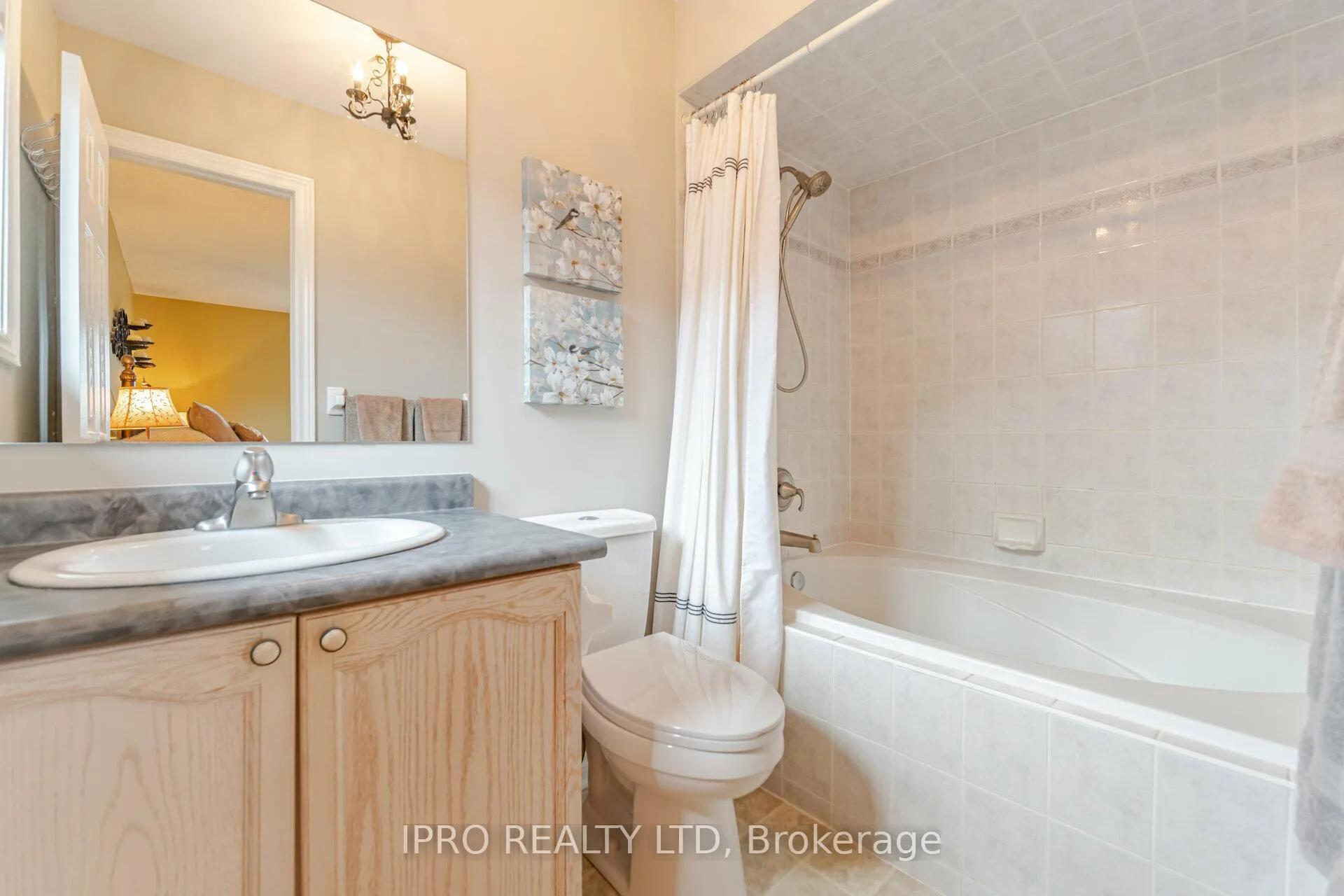 Photo 17 of 82 Joseph Crescent, Barrie, Painswick South — HOMEH