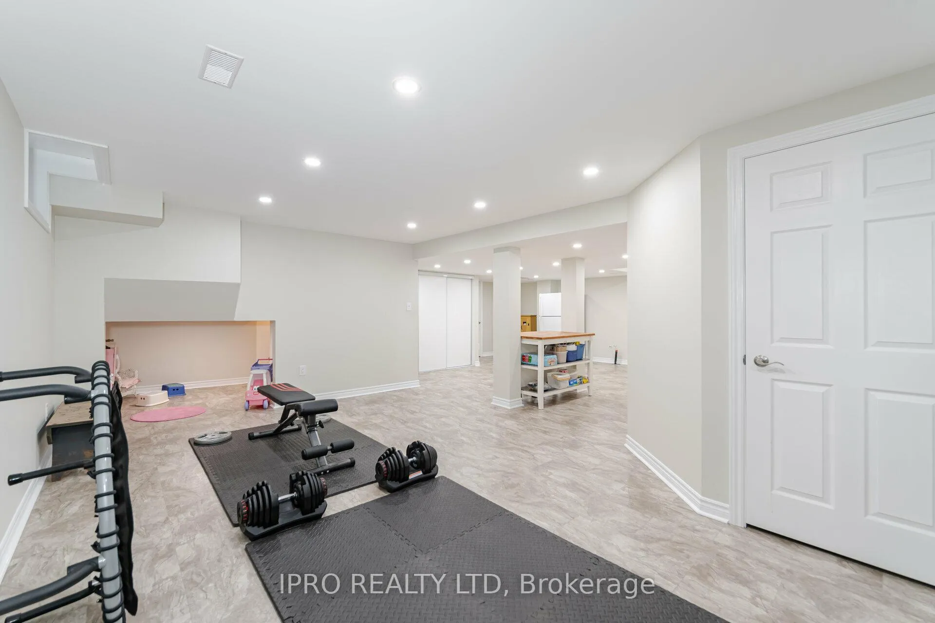 Photo 25 of 82 Joseph Crescent, Barrie, Painswick South — HOMEH