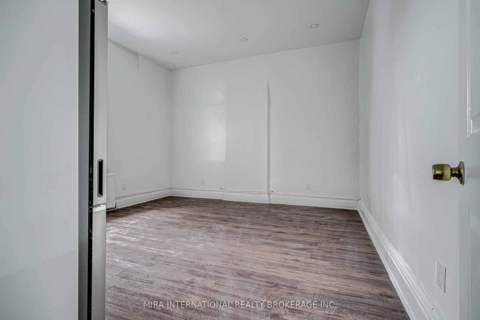 Photo 5 of Unit 301, 180 Sherbourne Street, Toronto, Moss Park — HOMEH
