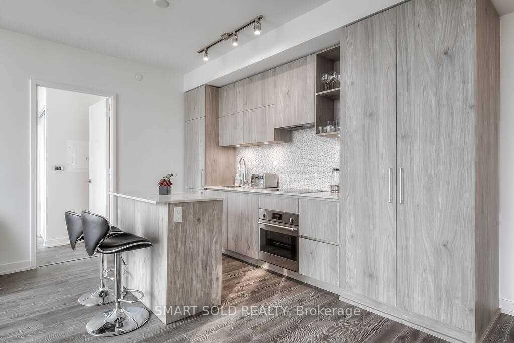Front of Unit 2211, 1 Yorkville Avenue