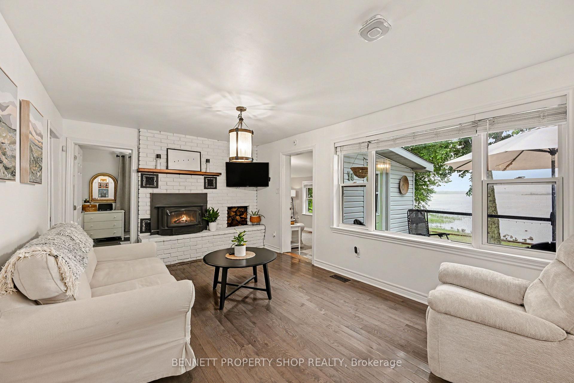 Photo 3 of 102 Moorhead Drive, Ottawa, Fitzroy — HOMEH