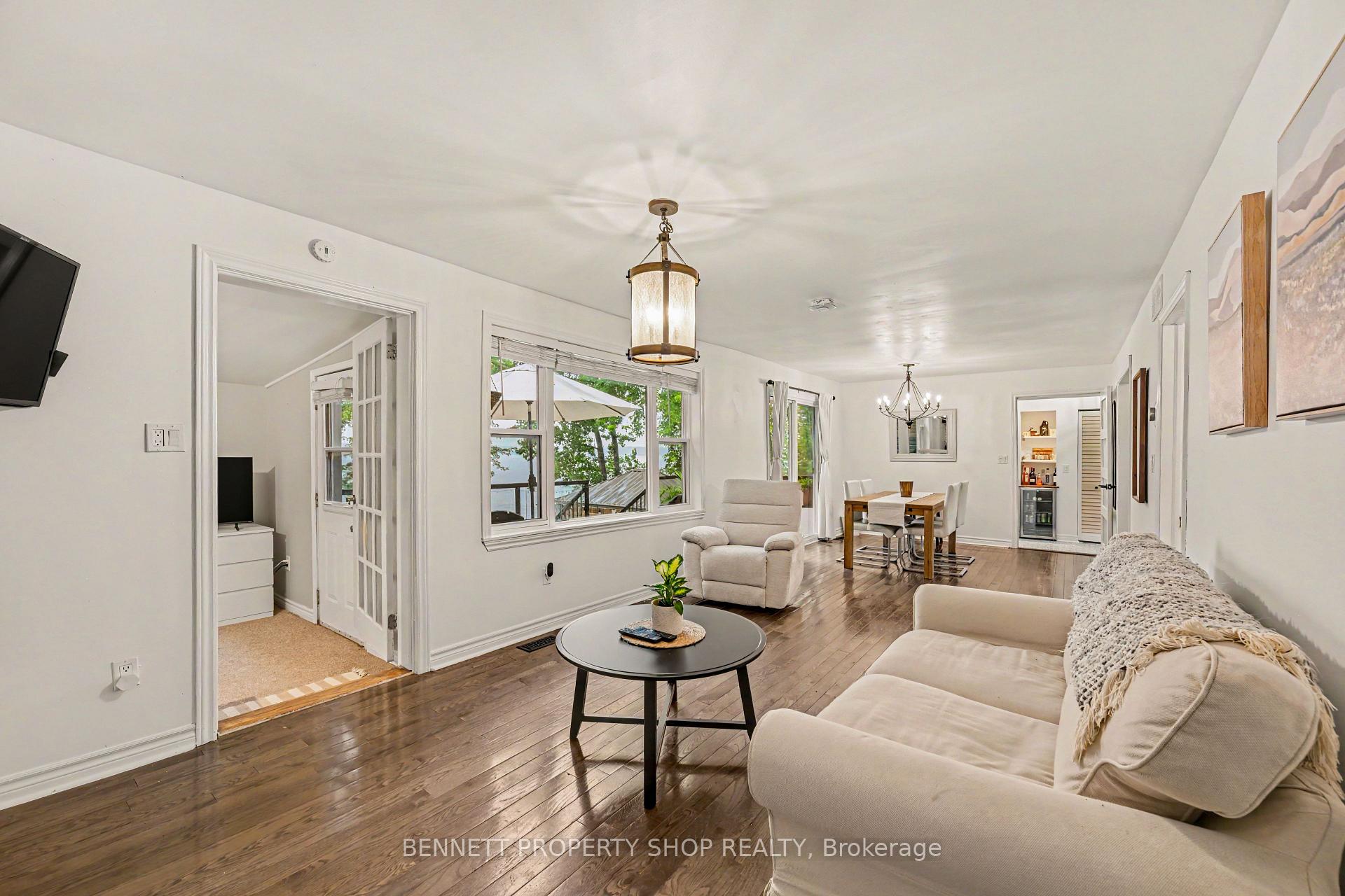 Photo 4 of 102 Moorhead Drive, Ottawa, Fitzroy — HOMEH
