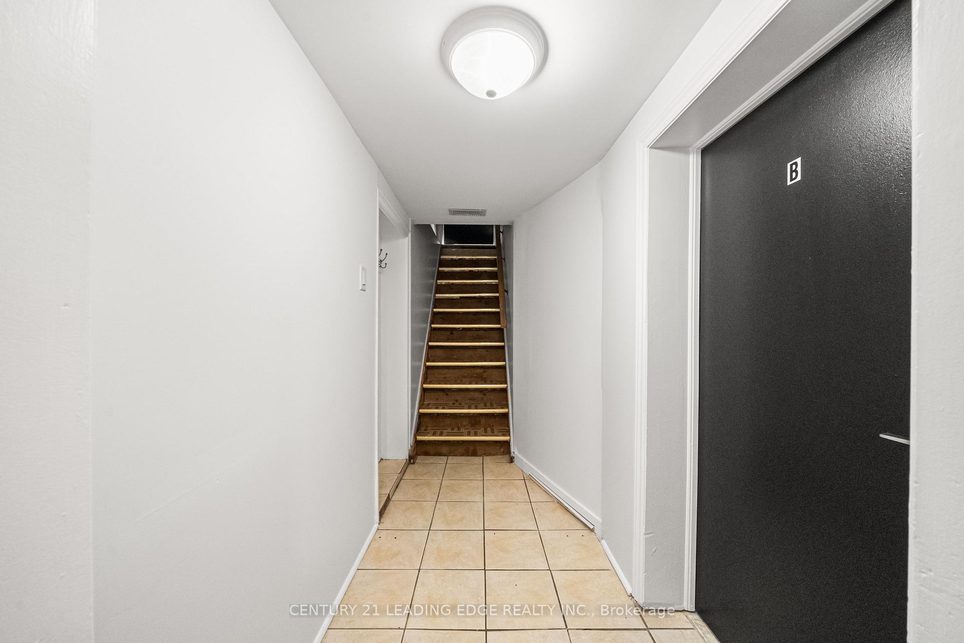 Photo 3 of Unit unit B, 620 Birchmount Road, Scarborough, Clairlea-Birchmount — HOMEH